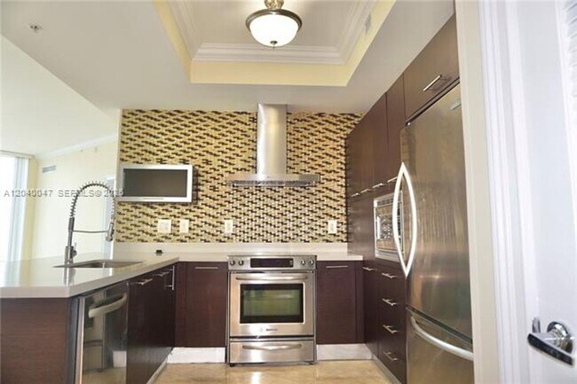 Building Photo - 200 Sunny Isles Blvd