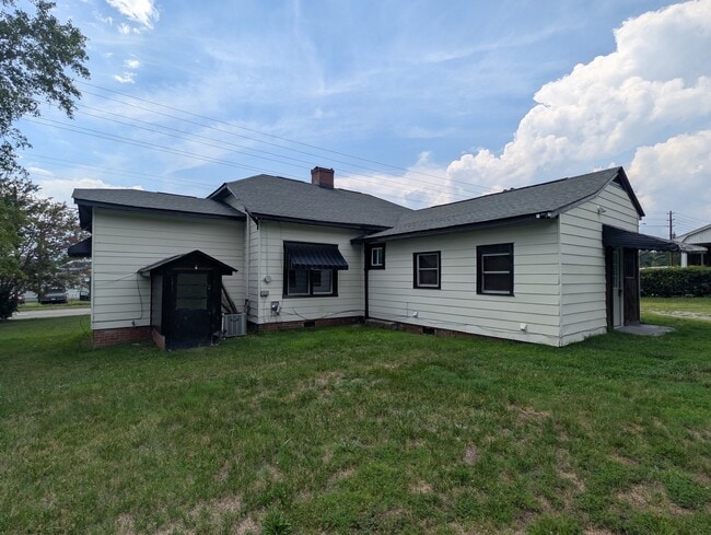Photo - 1824 N Main St