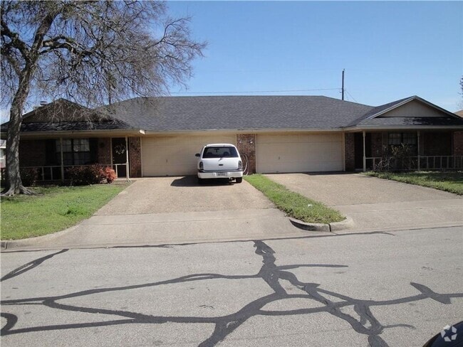 Building Photo - 2300 Kirby Lee St Rental