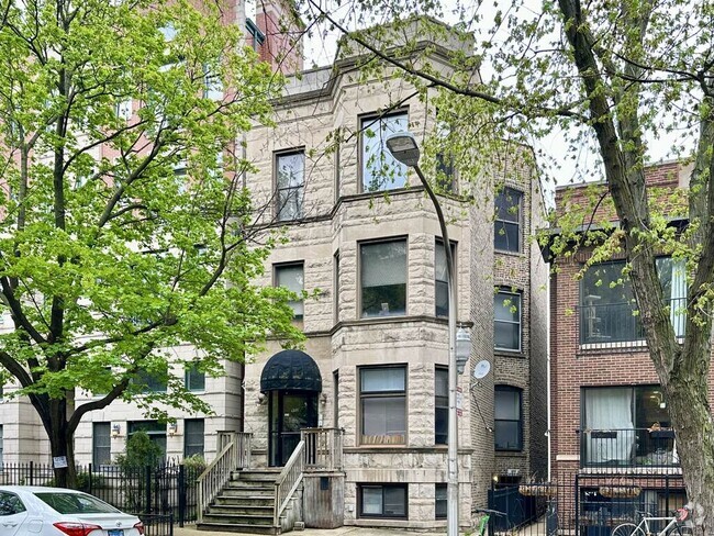 Building Photo - 852 W Buckingham Pl Rental