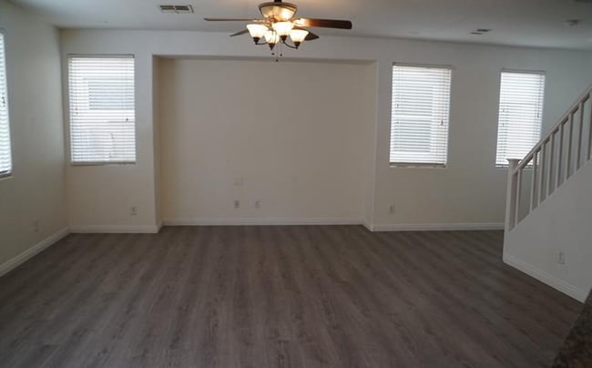 Photo - 494 Newberry Springs Dr