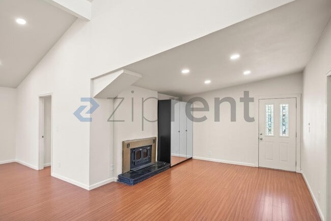 Photo - 41861 Maywood St