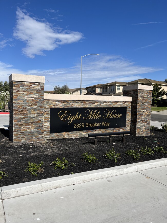 Eight Mile House Apartments - Eight Mile House Apartments