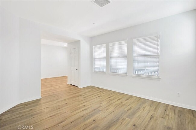 Photo - 135 Danbrook Unit 127