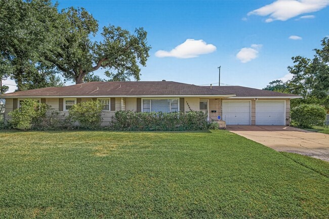 Photo - 10005 Hazelhurst Dr