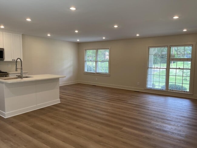 Photo - 712 E Magnolia Ave