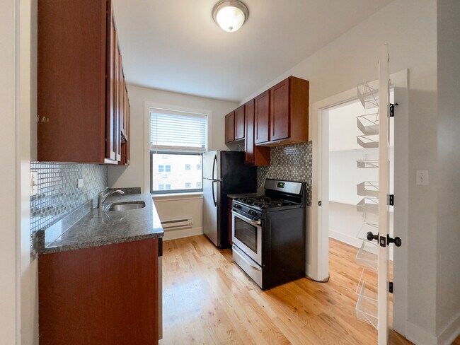 Photo - 1322 Oak Ave Unit G4