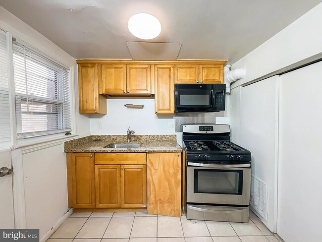 Photo - 2529 Iverson St