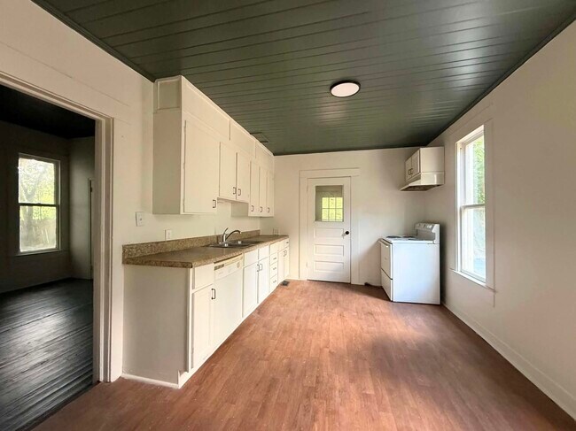 Photo - 605 W Central Ave
