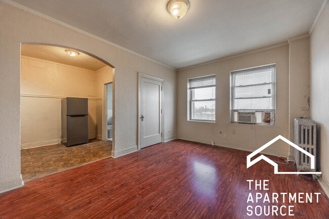 Building Photo - 6930 N Greenview Ave Unit 608