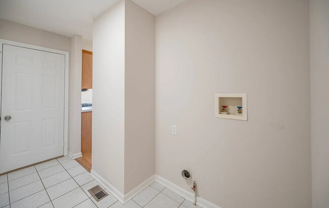 Photo - 2126 Kingsmill St