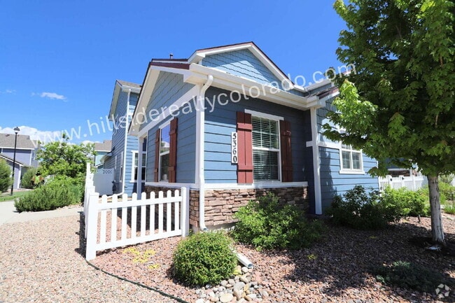 Building Photo - Beautiful 3-Bedroom Townhouse for Rent in ...