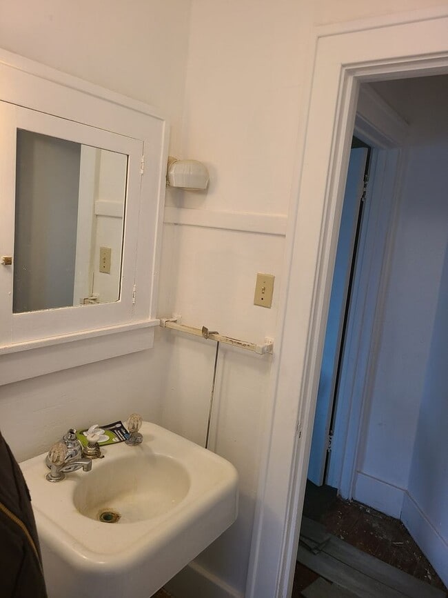 Photo - 102 W Arlington St Unit 102 Arlington Apt 3