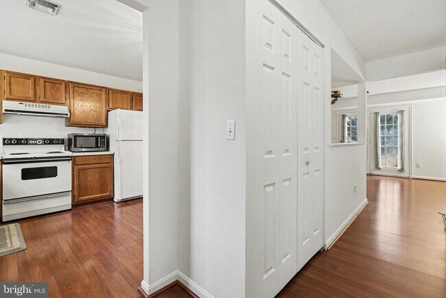 Photo - 503 Barrington Ct