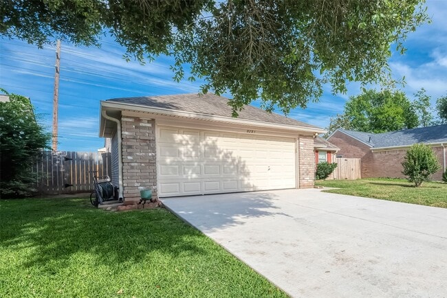 Photo - 3231 E Heatherock Cir