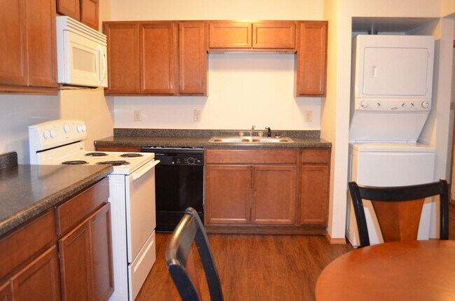 Photo - 106 E Locust