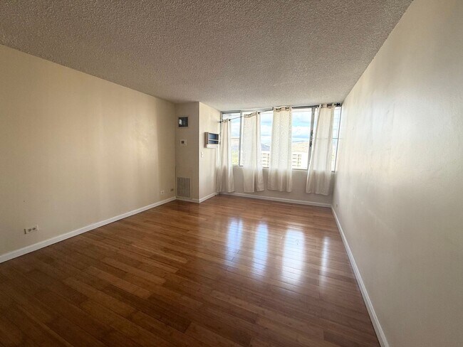 Photo - AVAILALE NOW- SPACIOUS 1 BED/ 1 BA CONDO IN HARBOUR RIDGE!