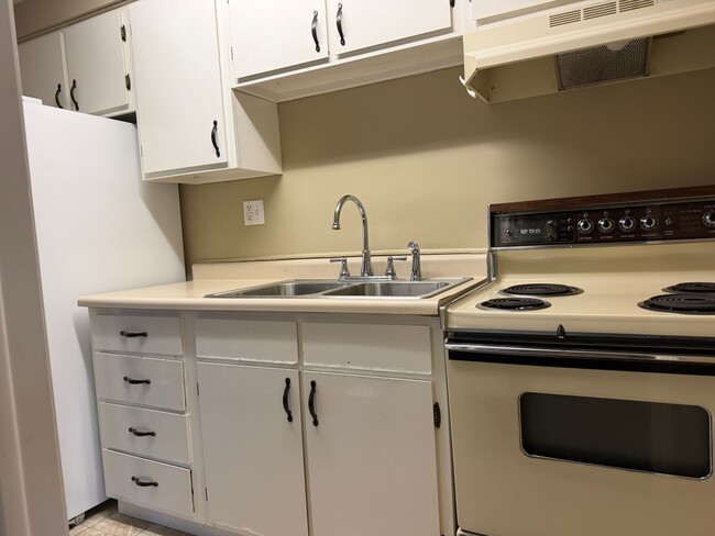 Building Photo - 802 12th St NW Unit 802 12th Street NW - 6