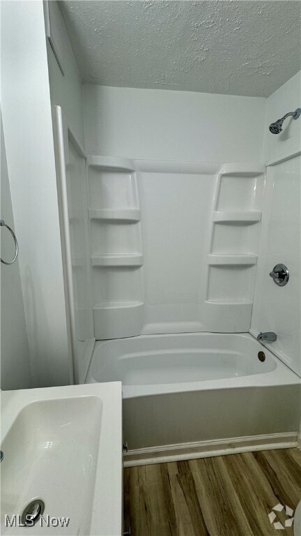 Building Photo - 770 E 91st St Unit Left Rental