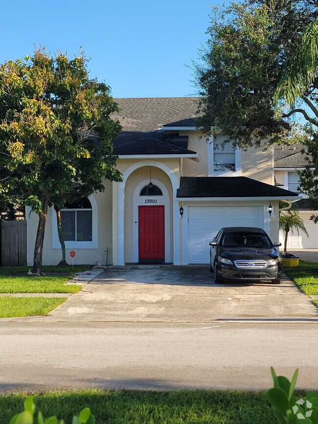 Building Photo - 13901 Folkestone Cir Rental