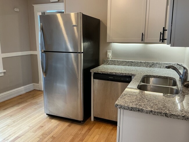 Building Photo - 1518-20 S 83rd St Unit 1518 lower