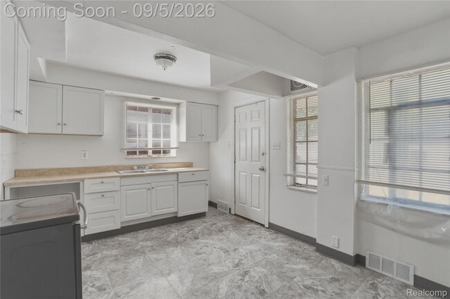 Photo - 16661 Linwood St