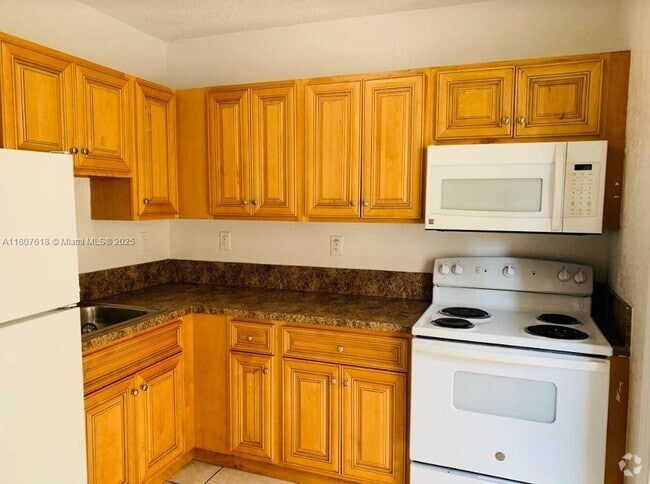 Building Photo - 8275 NE Miami Ct Unit 102 Rental