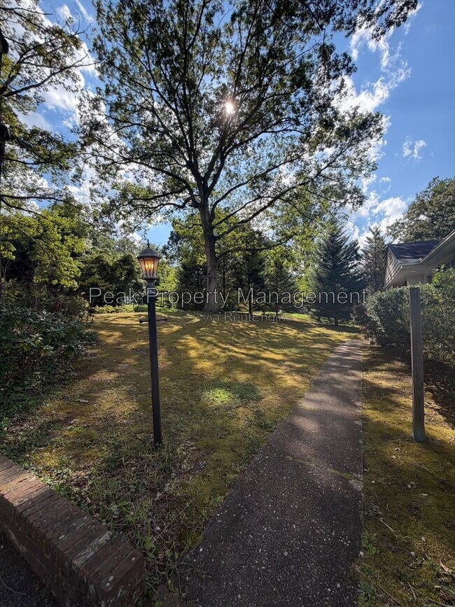 Photo - 8614 Arran Rd