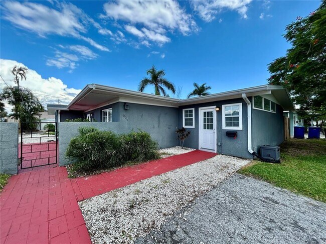 Photo - 4009 Indianapolis St NE