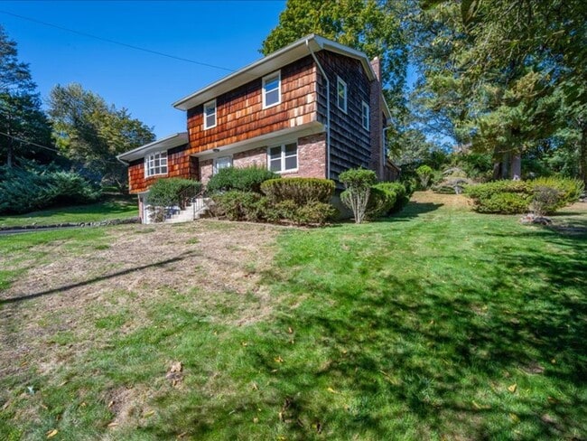 Photo - Spacious Well Maintained 3 Bedroom 2.5-Bat...