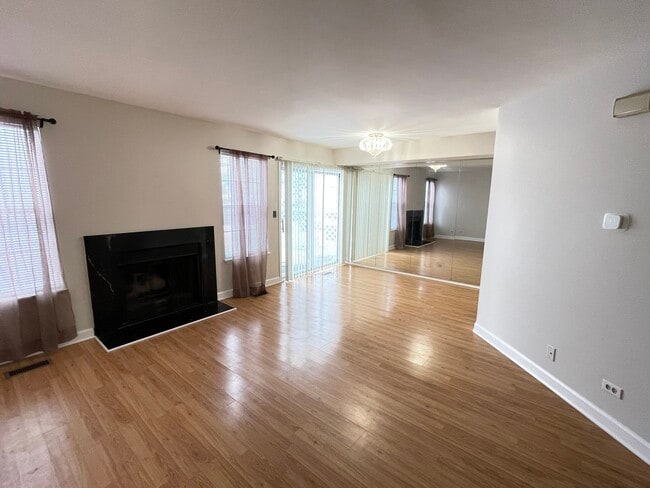 Photo - 219 Green Knoll Ln