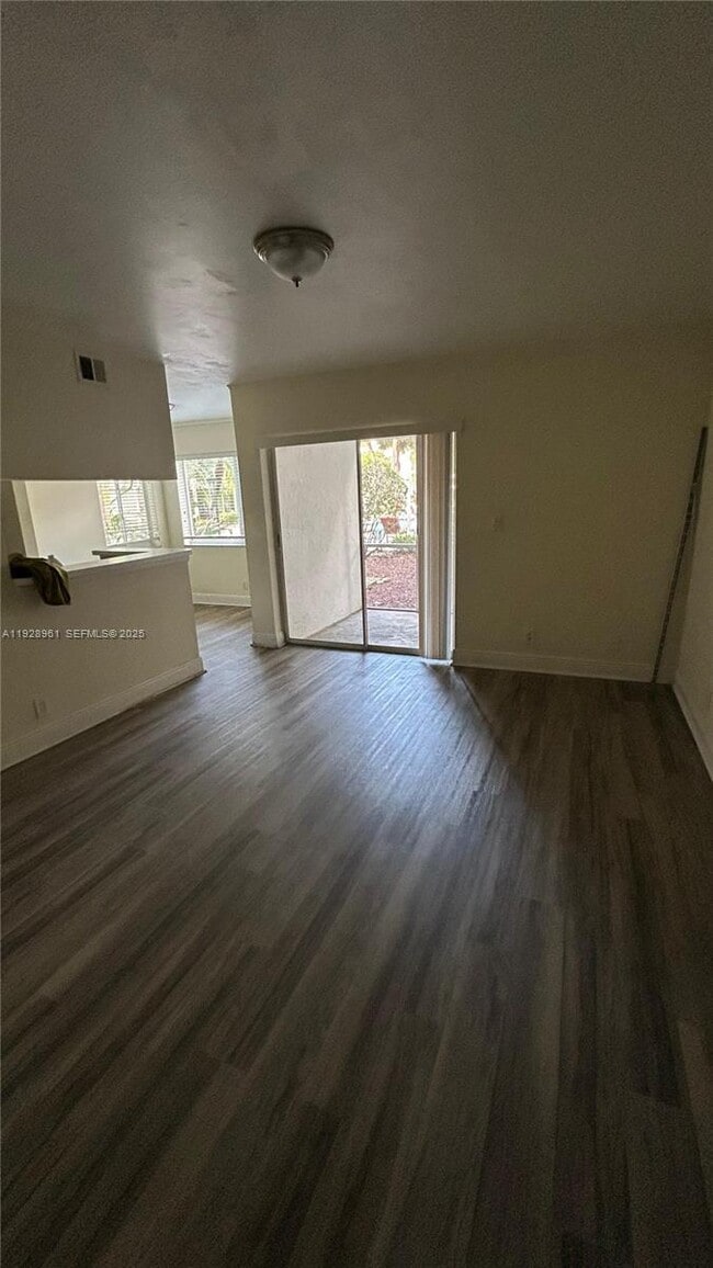 Building Photo - 5686 Rock Island Rd Unit 107