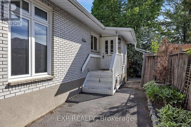 Photo - 21 Southview Crescent