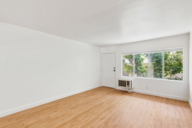 Photo - Montrose Residences Unit 6