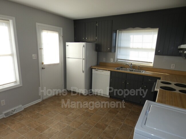 Photo - 1823 Meadow Dr