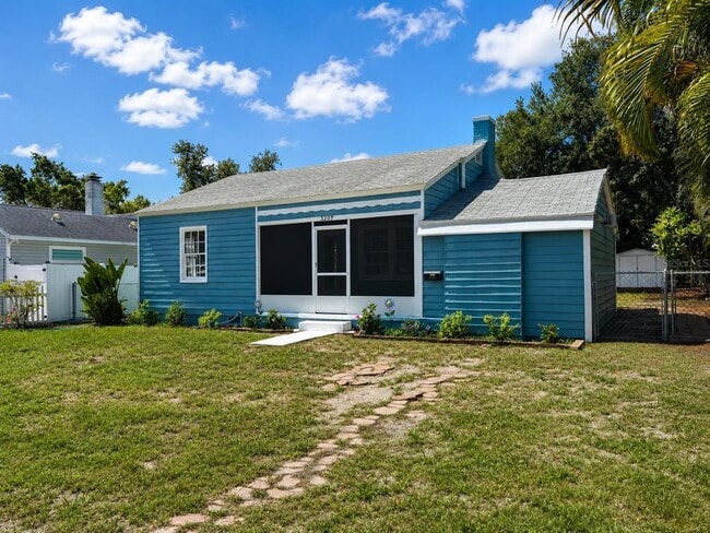 Photo - 3209 Ave A W