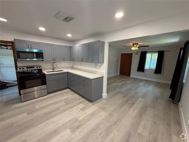 Building Photo - 221 NE 1st Terrace Unit 2 Rental