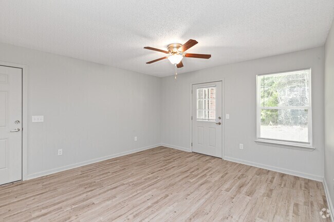2BR, 1BA - 996SF - Living Room