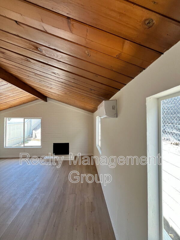 Photo - 4285 51st St