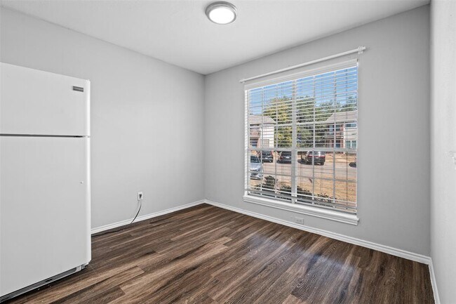 Photo - 1806 River Crossing Cir