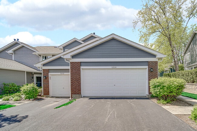 Building Photo - 1214 S Parkside Dr