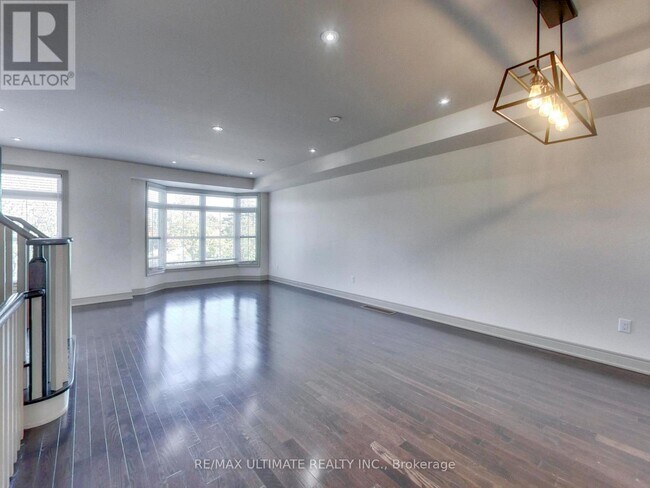 Photo - 62 Monclova Rd