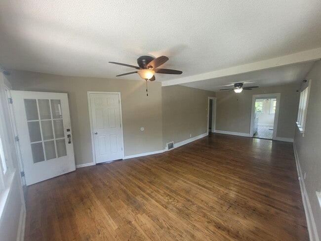 3 Bedroom, 1 Bathroom Home - 3 Bedroom, 1 Bathroom Home