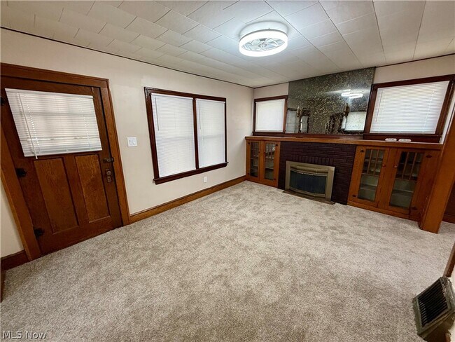 Photo - 835 Inman St