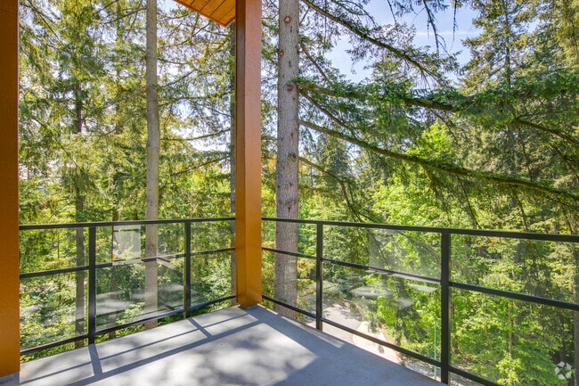 3BR, 2BA - 896SF - Balcony