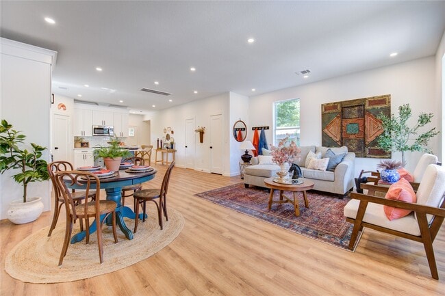 Photo - 11 E Obryant St