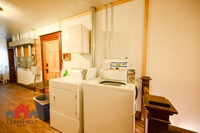 Photo - 205 N Maple St