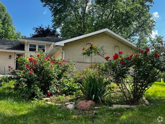 Building Photo - 28W775 Grommon Rd Rental