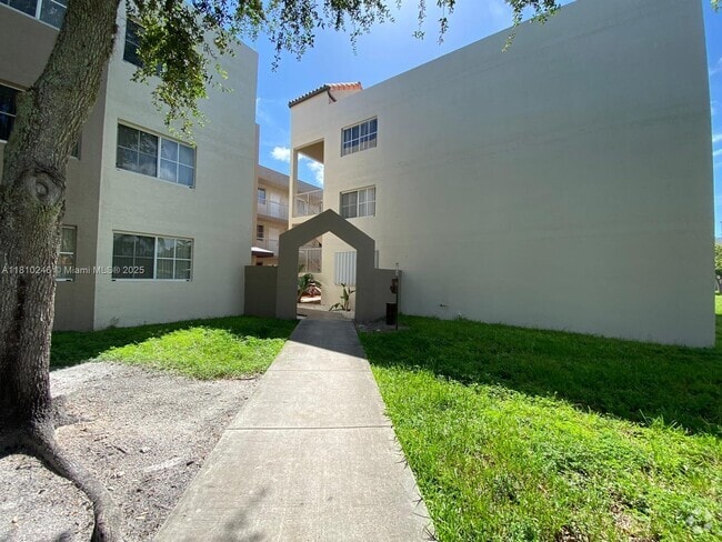 Building Photo - 6175 NW 186th St Unit 209 Rental