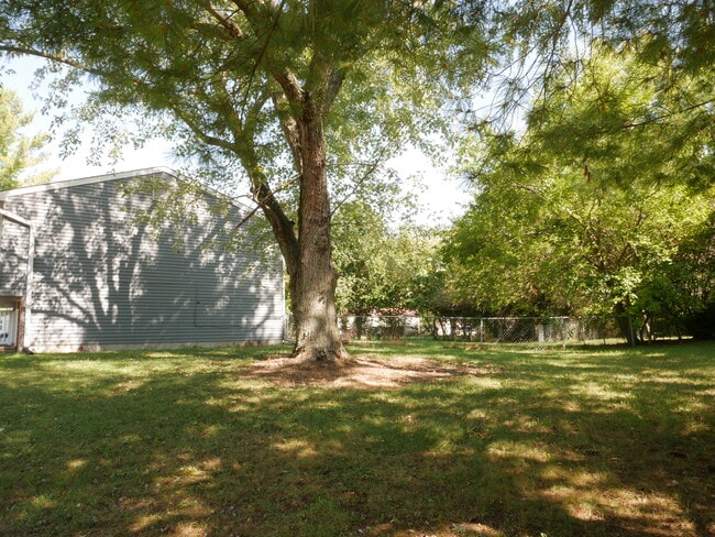8945 Mariposa Dr